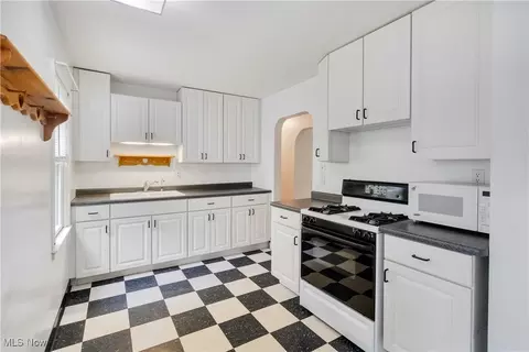 Kitchen - 3949 Risher Rd, Youngstown, OH 44511 photo 1 of 1