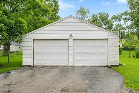 Exterior - 3949 Risher Rd, Youngstown, OH 44511 photo 5 of 5