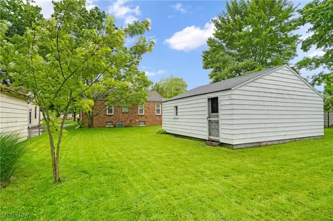 Exterior - 3949 Risher Rd, Youngstown, OH 44511 photo 1 of 5
