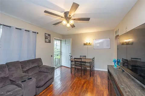 21202 Franklin Rd, Maple Heights, OH 44137 photo 4