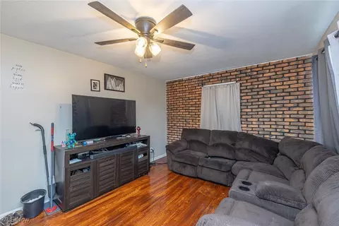 21202 Franklin Rd, Maple Heights, OH 44137 photo 3