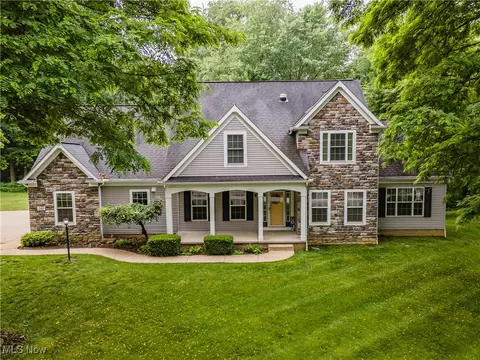 342 Hunter Hills Dr, Clinton, OH 44216