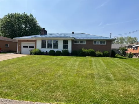 812 Ike St, Minerva, OH 44657 photo 2