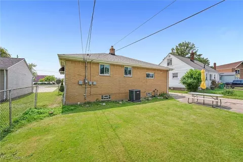 233 E 305th St, Willowick, OH 44095 photo 22
