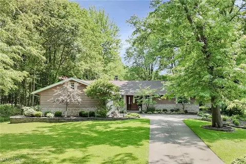9127 Fair Meadow Pl, Strongsville, OH 44149