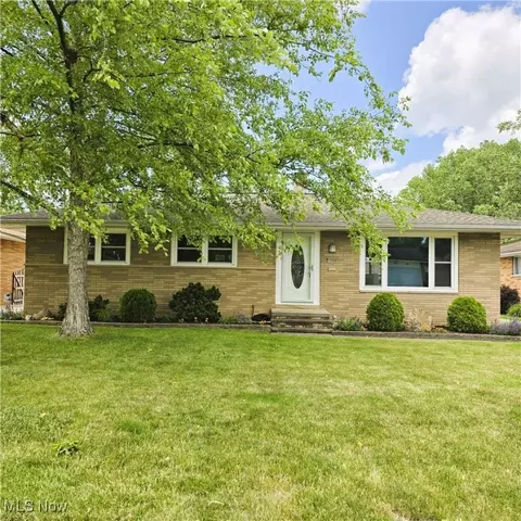 10898 Gordon Dr, Parma, OH 44130