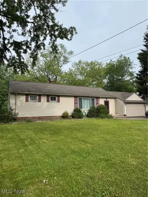 4097 Root Rd, North Olmsted, OH 44070