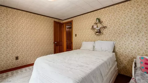 Bedroom - 73117 Deck Rd, Freeport, OH 43973 photo 5 of 7