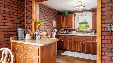 Kitchen - 73117 Deck Rd, Freeport, OH 43973 photo 1 of 3
