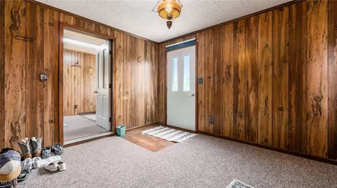 Entry Way - 73117 Deck Rd, Freeport, OH 43973 photo 6 of 6