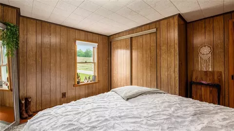 Bedroom - 73117 Deck Rd, Freeport, OH 43973 photo 3 of 7