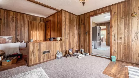 Entry Way - 73117 Deck Rd, Freeport, OH 43973 photo 5 of 6