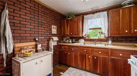 Kitchen - 73117 Deck Rd, Freeport, OH 43973 photo 2 of 3