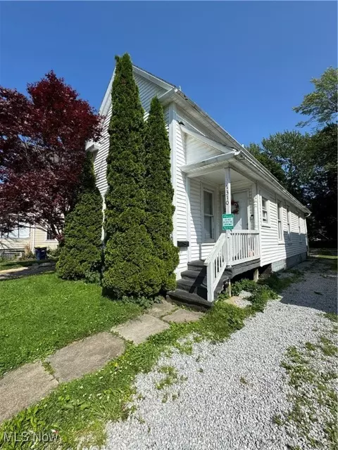 1310 W 8th St, Ashtabula, OH 44004 photo 2
