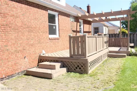 Exterior - 230 E 242nd St, Euclid, OH 44123 photo 6 of 8
