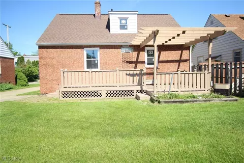 Exterior - 230 E 242nd St, Euclid, OH 44123 photo 8 of 8