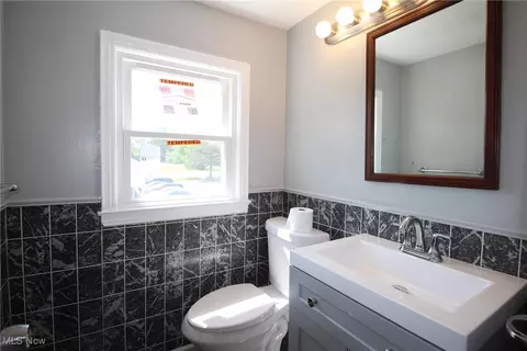 Bath - 230 E 242nd St, Euclid, OH 44123 photo 2 of 3