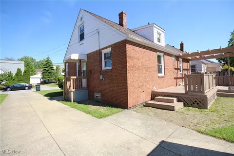 Exterior - 230 E 242nd St, Euclid, OH 44123 photo 7 of 8