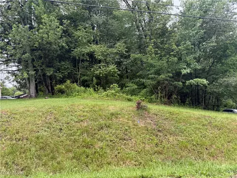 Hillcrest Road, Wellsville, OH 43968
