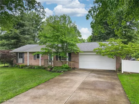 1351 Steese Rd, Uniontown, OH 44685