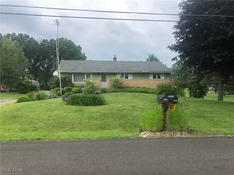 2979 Sunnybrook St NW, Massillon, OH 44647