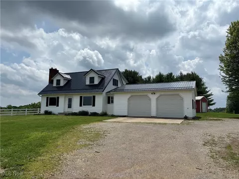 2151 Stacy Ln, Zanesville, OH 43701
