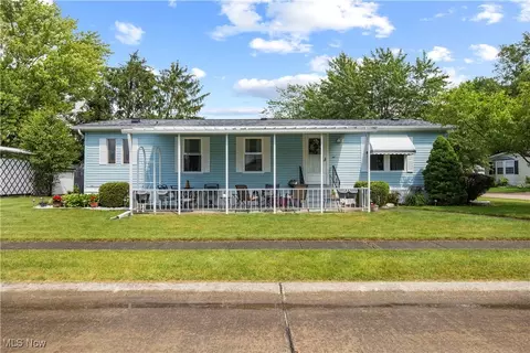 8 Symphony St, Olmsted Twp, OH 44138