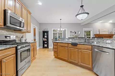 369 Eldridge, Aurora, OH 44202 photo 8