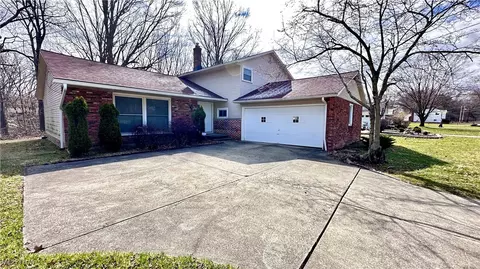 377 Balmoral Dr, Richmond Heights, OH 44143