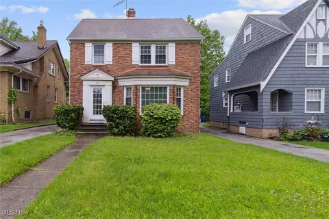 930 Keystone Dr, Cleveland Heights, OH 44121