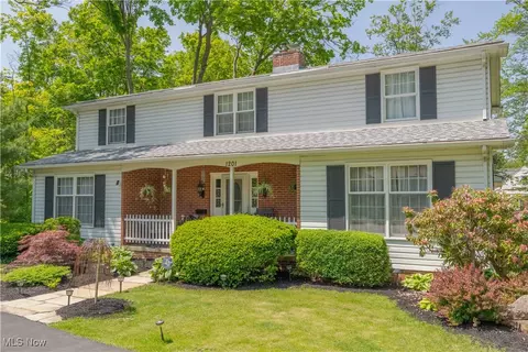 1201 Overlook Dr, Alliance, OH 44601
