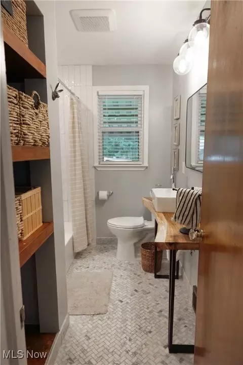 Bath - 320 Brookfield Ave, Boardman, OH 44512 photo 1 of 4