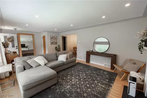 Living - 320 Brookfield Ave, Boardman, OH 44512 photo 2 of 2
