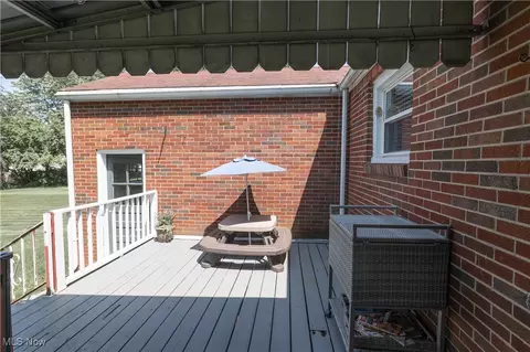 Exterior - 320 Brookfield Ave, Boardman, OH 44512 photo 2 of 4