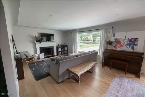 Living - 320 Brookfield Ave, Boardman, OH 44512 photo 1 of 2