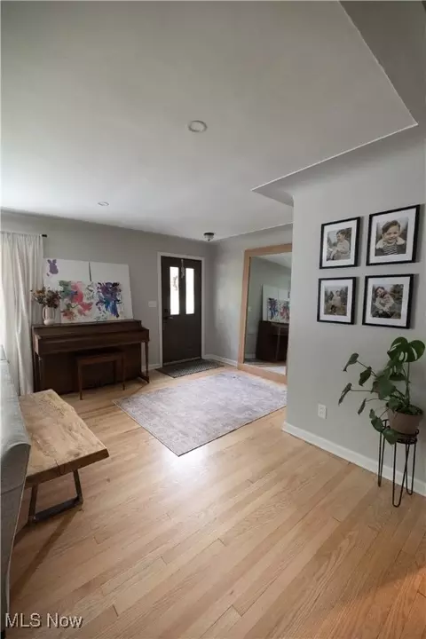 Entry Way - 320 Brookfield Ave, Boardman, OH 44512 photo 1 of 7