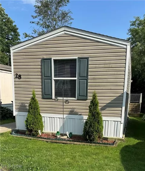 28 E Buddy St, New Franklin, OH 44203