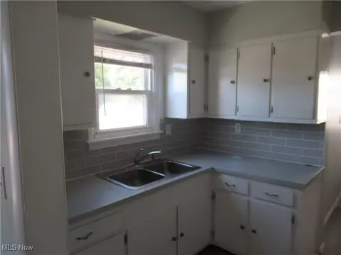 1053 Eaglewood Dr, Willoughby, OH 44094 photo 6