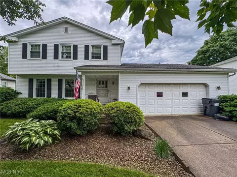 453 Gardenview Dr, Youngstown, OH 44512