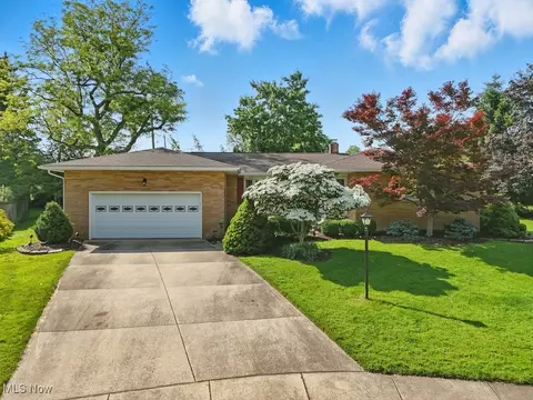 3777 Kay Dr, Stow, OH 44224