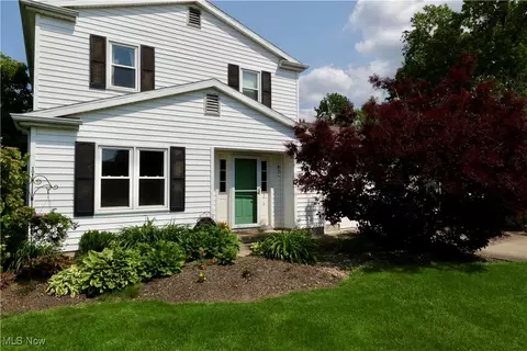 781 Harris Rd, Sheffield Lake, OH 44054