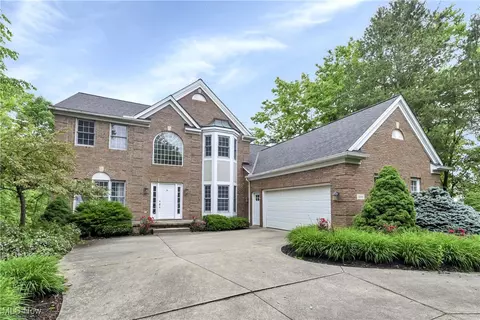11990 Greyfriars Cir, North Royalton, OH 44133