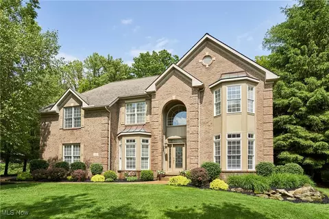 240 Anne Marie Ct, Hinckley, OH 44233