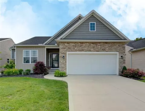 105 W Spring Dr, Elyria, OH 44035