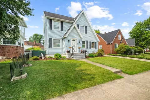 6478 Kerneywood Rd, Parma, OH 44129