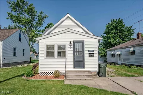 203 Warren Ave, Elyria, OH 44035
