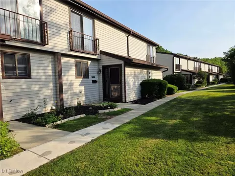 7428 Pine River Ct #C 48, Middleburg Heights, OH 44130