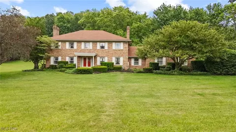 8640 Foxglove Ave NW, Clinton, OH 44216
