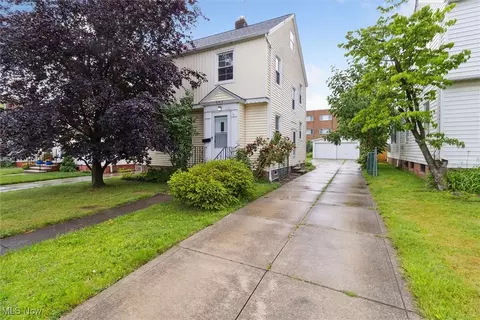 897 Quarry Dr, Cleveland Heights, OH 44121