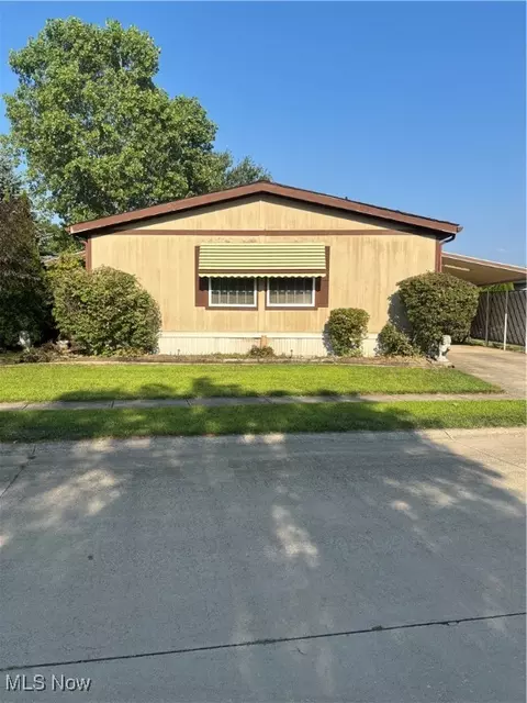 3 Concert Ln, Olmsted Twp, OH 44138